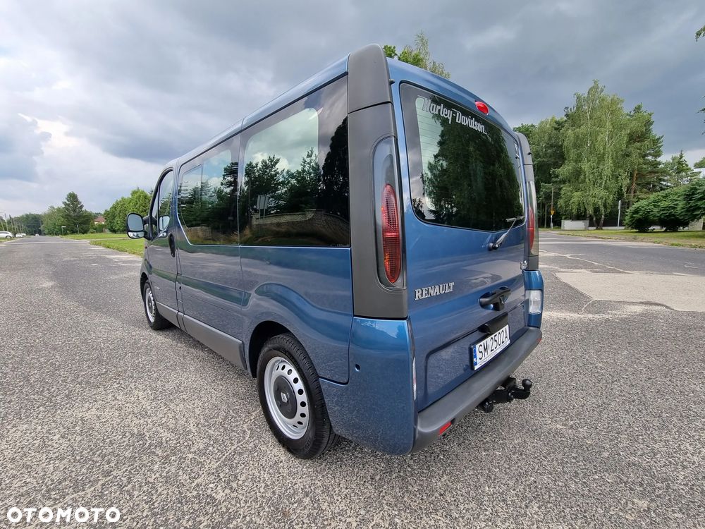 Renault Trafic Passenger - 2