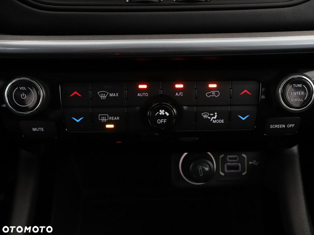 Jeep Compass 1.3 T4 4xe PLUG-IN HYBRID Automatik Limited - 31