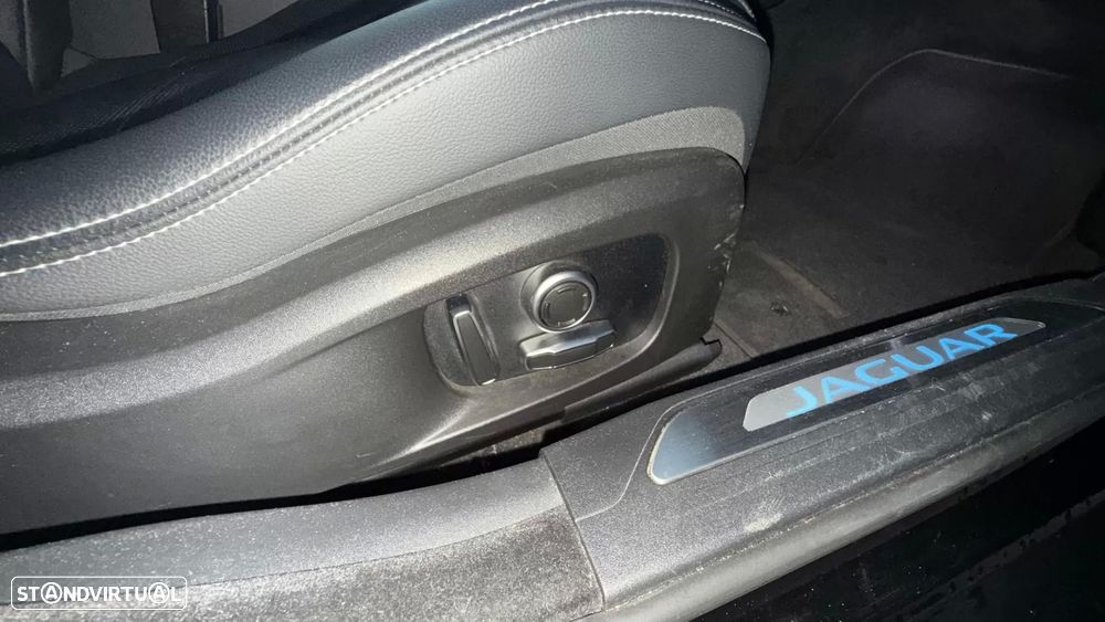 Jaguar XE 2.0 D200 R-Dynamic S - 12