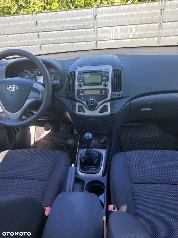 Hyundai i30 1.6 Comfort EU5 - 9