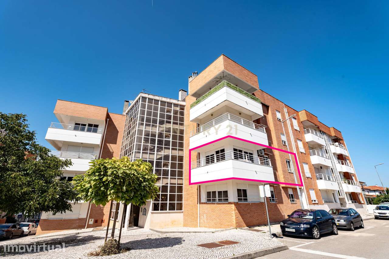 Apartamento T3 com Suite, Cozinha Renovada e Garagem Box – Urbanização - Grande imagem: 2/21
