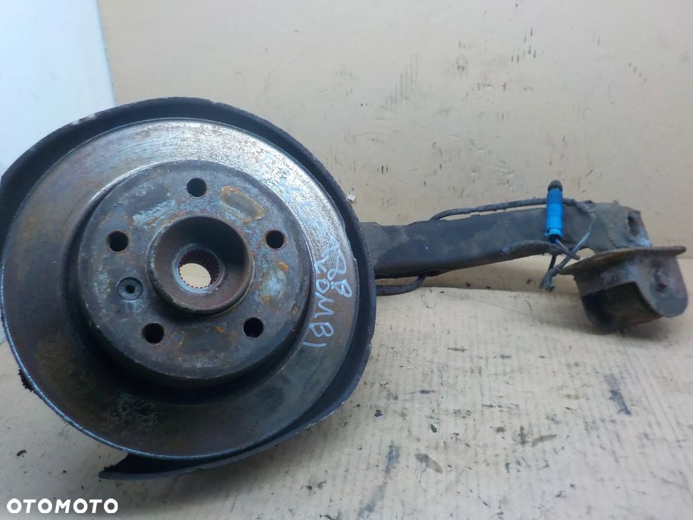 BMW E46 1.8 B PIASTA WAHACZ LEWY TYŁ - 1