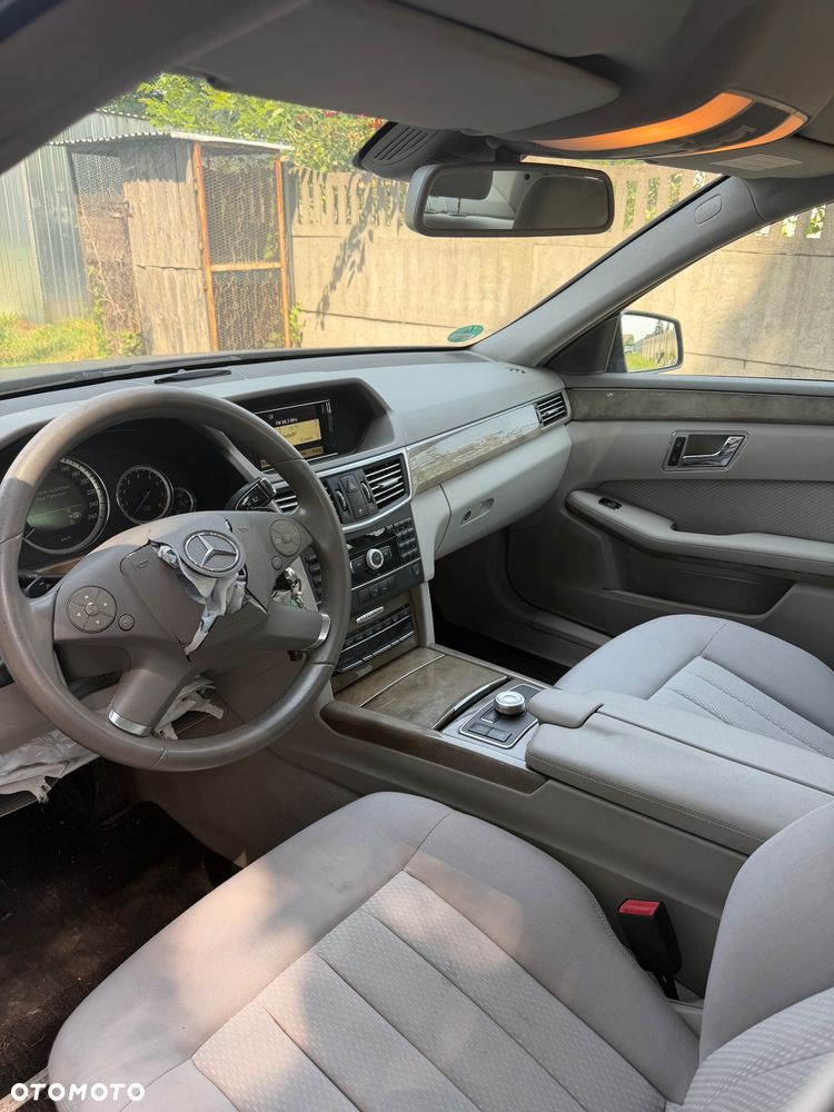 Mercedes-Benz Klasa E 350 CGI BlueEFFICIENCY 7G-TRONIC Elegance - 12