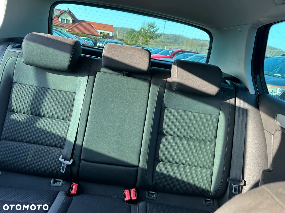 Volkswagen Golf 1.6 TDI DPF BlueMotion - 24