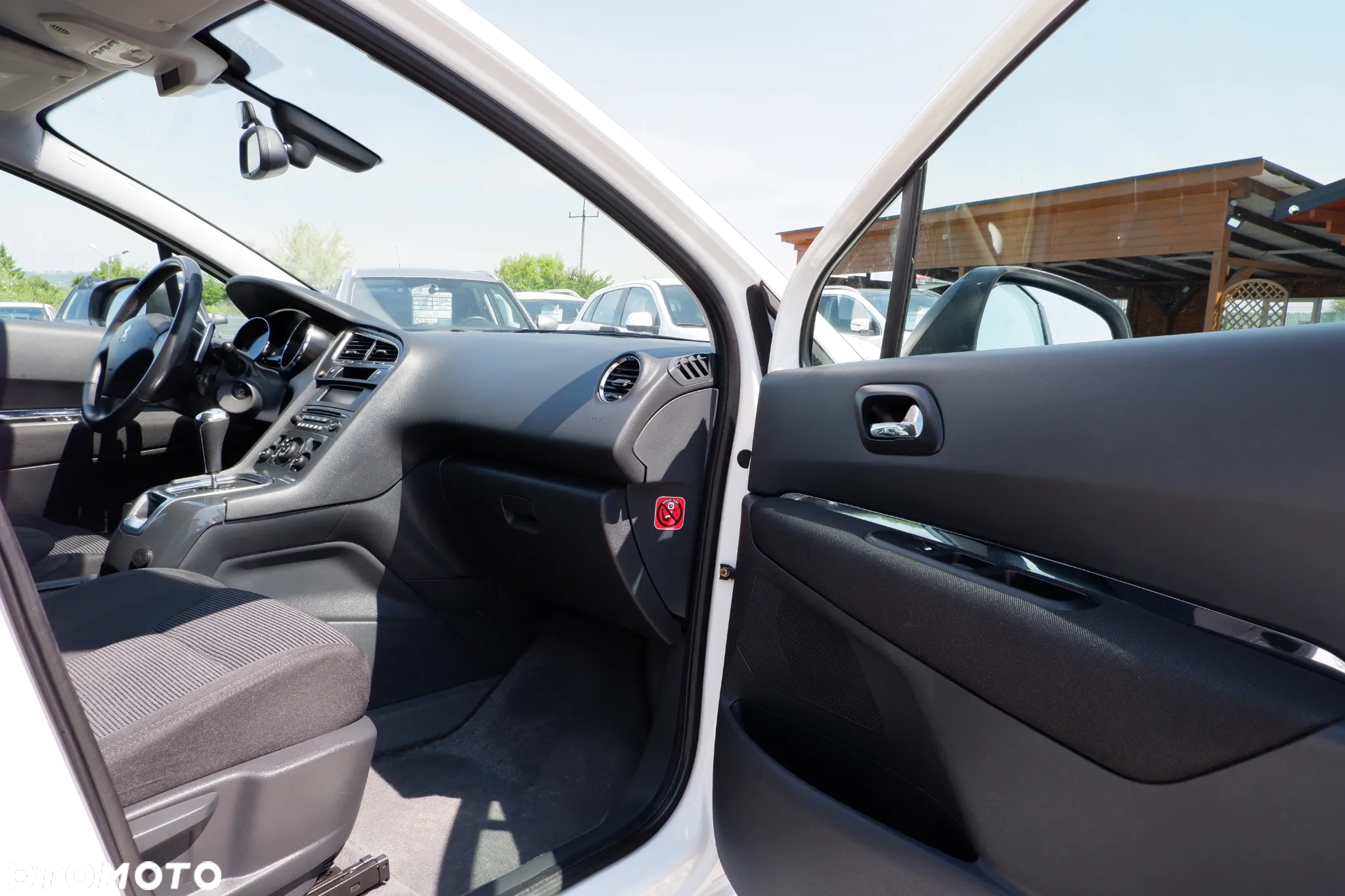 Peugeot 5008 HDI FAP 110 EGS6 Tendance - 3