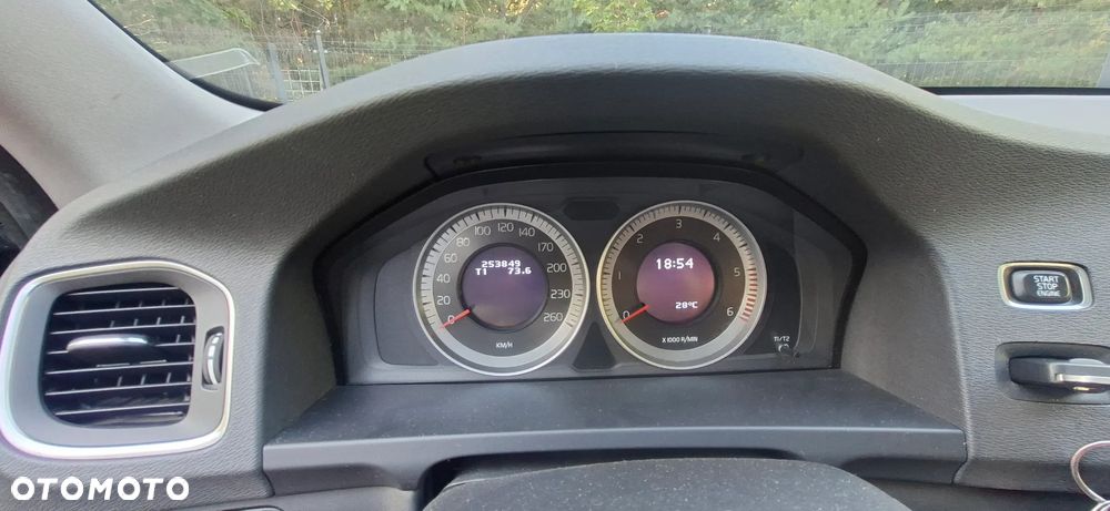 Volvo V60 D2 Momentum - 11