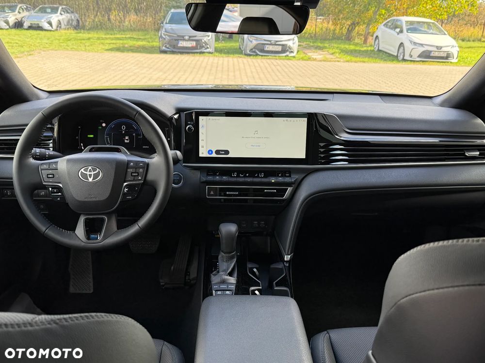 Toyota Camry - 17