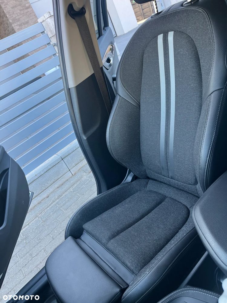 BMW X1 sDrive18i Sport Line - 11