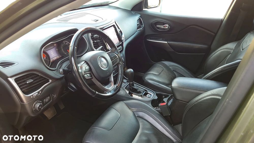 Jeep Cherokee - 14