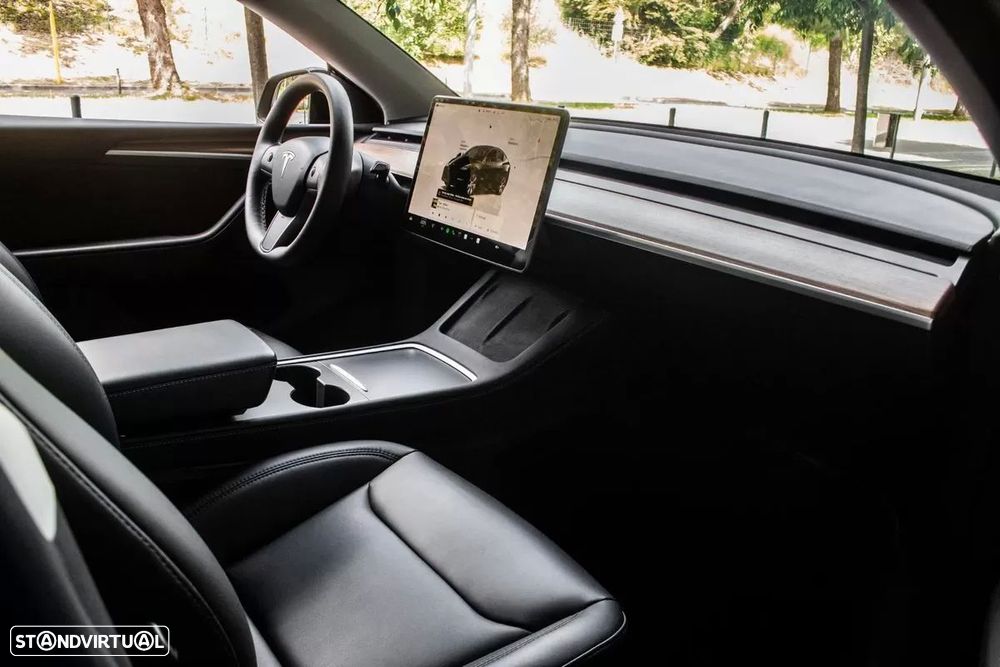 Tesla Model Y - 19