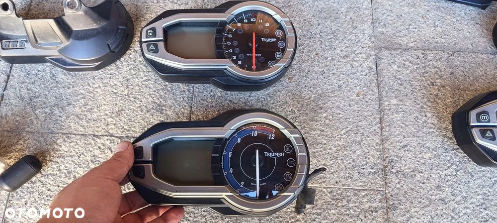 TRIUMPH TIGER 800XC KOŁO FELGA PRZÓD  KIEROWNICA HALOGENY CHŁODNICA SZYBA LICZNIK ZEGARY XRT - 6