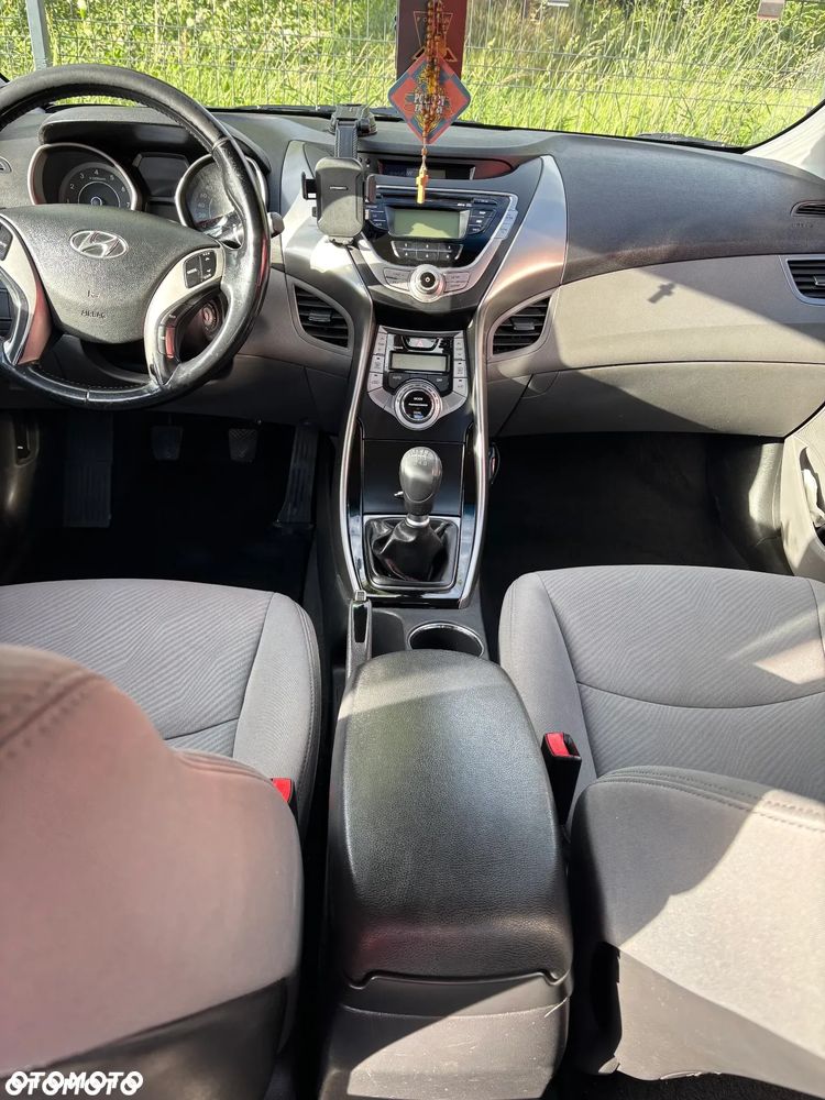 Hyundai Elantra 1.6 Classic + - 10