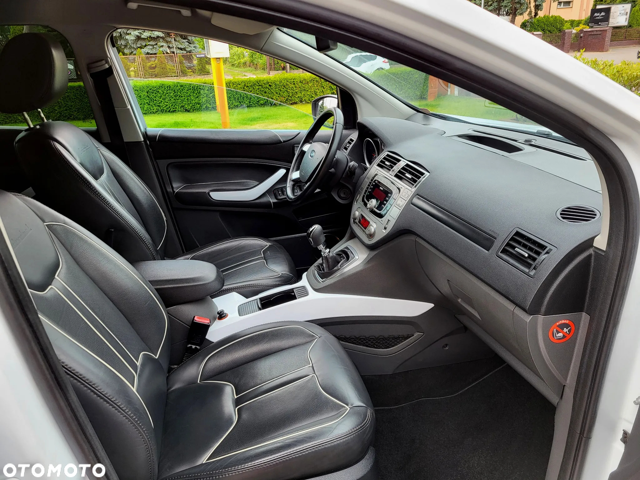 Ford Kuga - 10