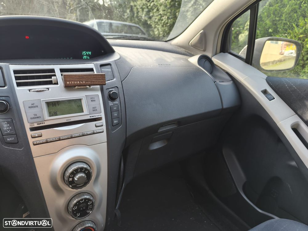 Toyota Yaris 1.3 VVT-i Sol High Pack - 27