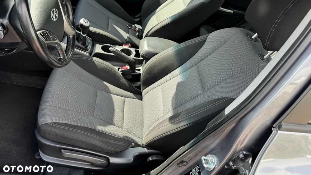 Hyundai i30 blue 1.6 GDI Passion - 25
