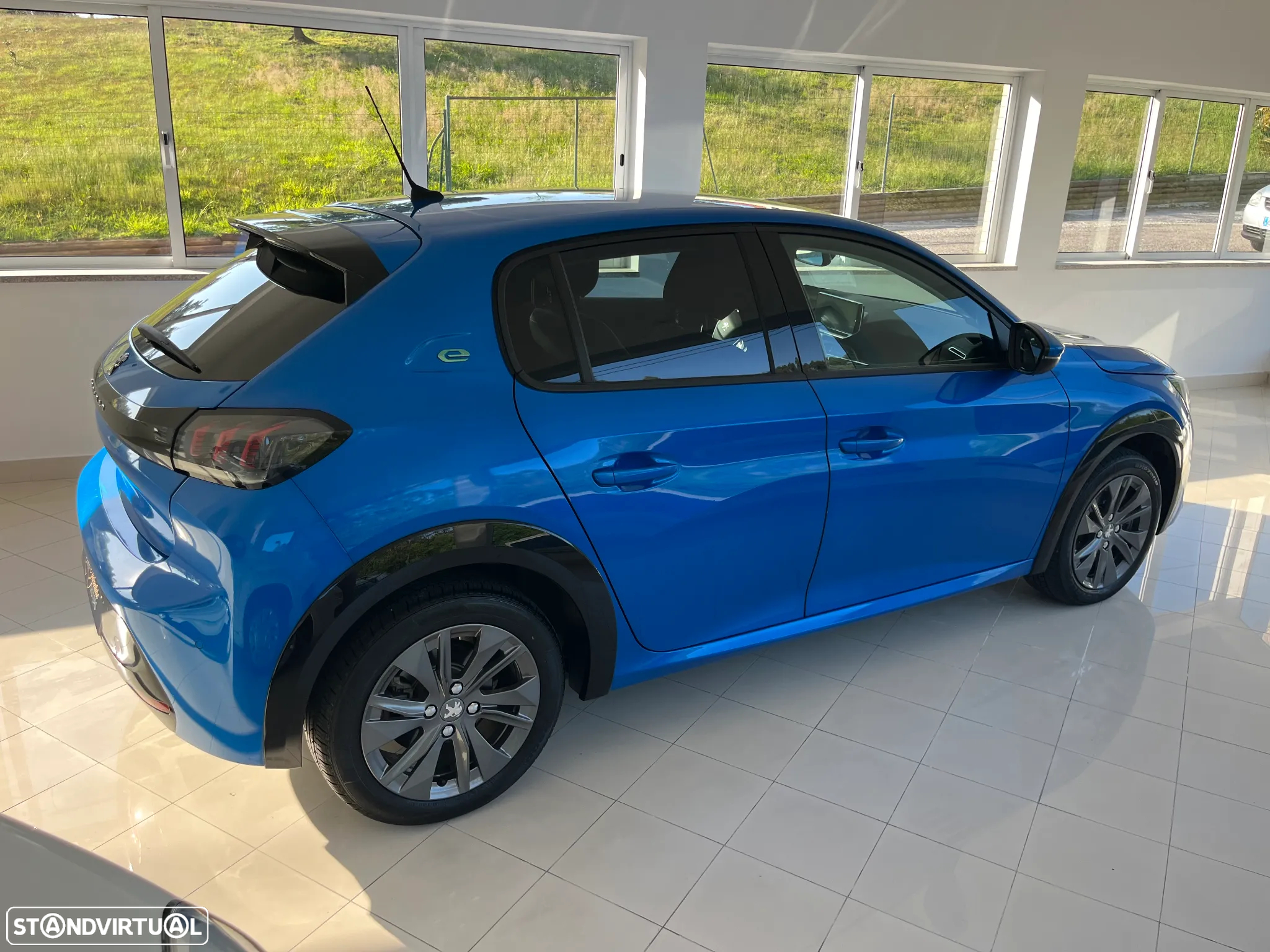 Peugeot e-208 50 kWh GT - 10