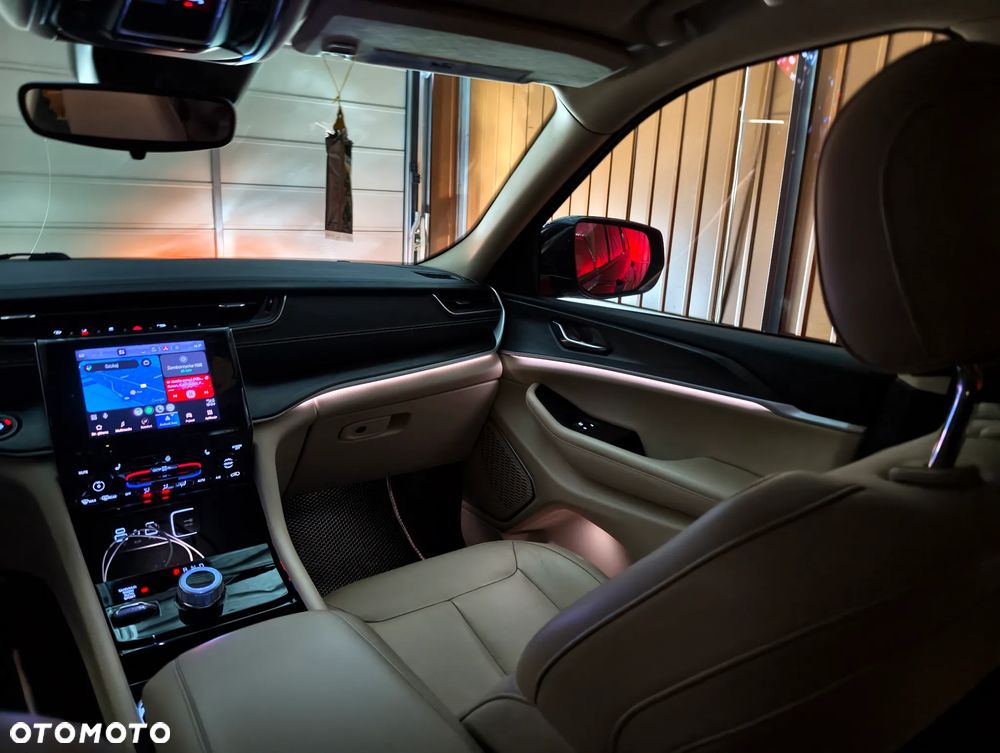 Jeep Grand Cherokee - 31