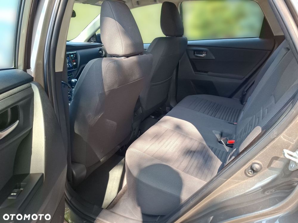 Toyota Auris - 13