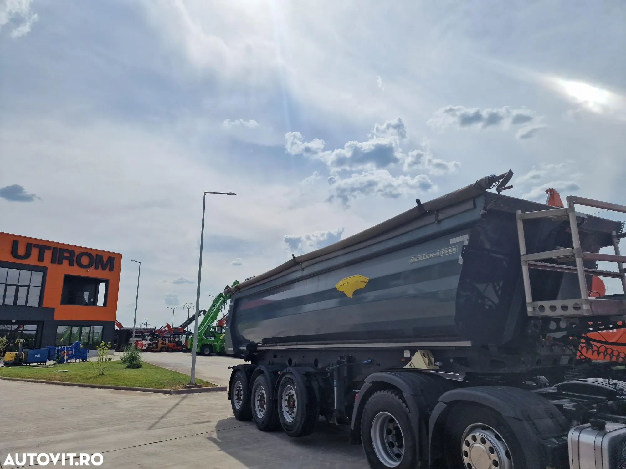 Meiller 28mc, axa liftabila, scena vizitare, 6,3t, picioare sprijin 21900 Eur+Tva,  anvelope 60% ok, frane disc, bara protectie spate, prelata, otel Hardox, STARE FOARTE BUNA, posibilitate leasing 4 ani, 21.900 EUR+Tva - 5