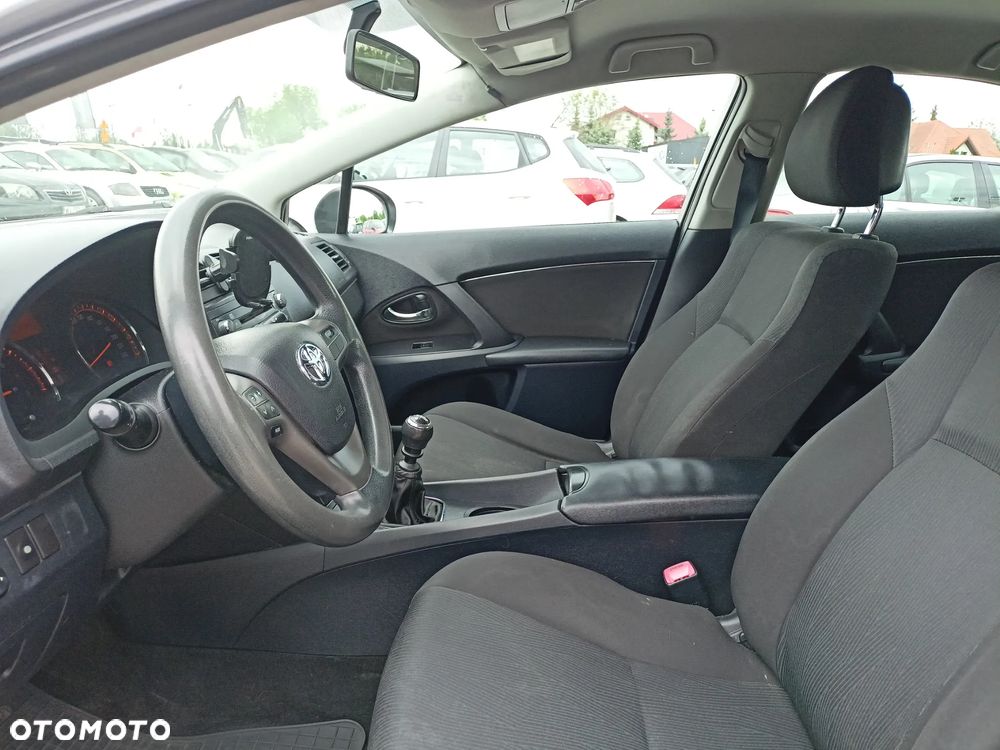 Toyota Avensis - 8
