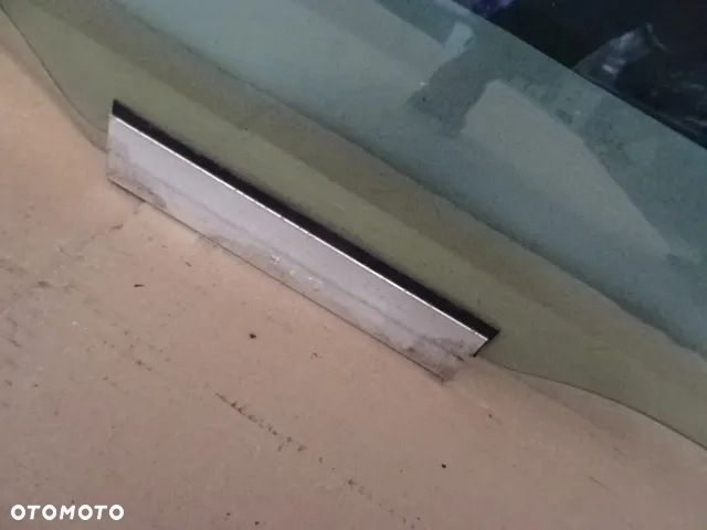 SZYBA BOCZNA PRAWY TYŁ OPEL ZAFIRA B NR990 - 4