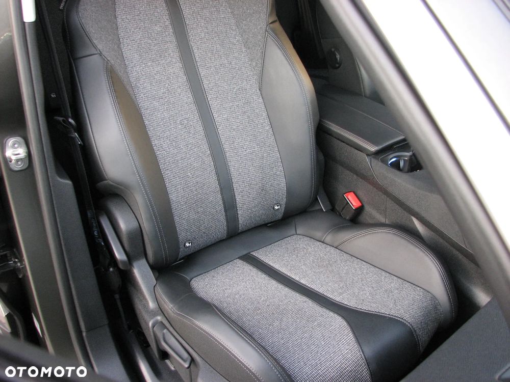 Peugeot 3008 1.5 BlueHDi Allure Pack S&S EAT8 - 21