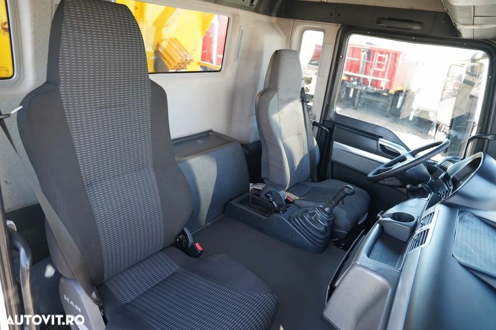 MAN TGS 41.440 / 8x8 / AUTOBASCULANTĂ CU BASCULARE PE SPATE - 5,9 M / CUTIE DE VITEZE MANUALĂ / - 36
