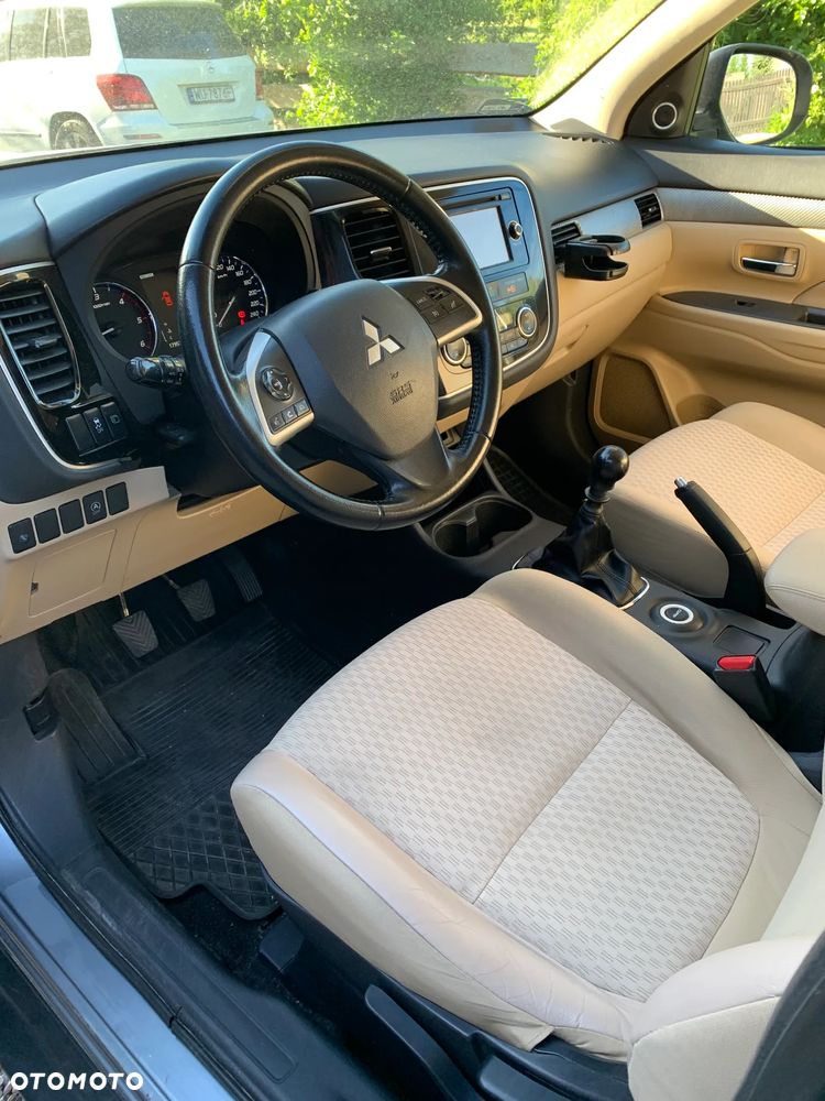 Mitsubishi Outlander 2.2 DID Intense + - 11