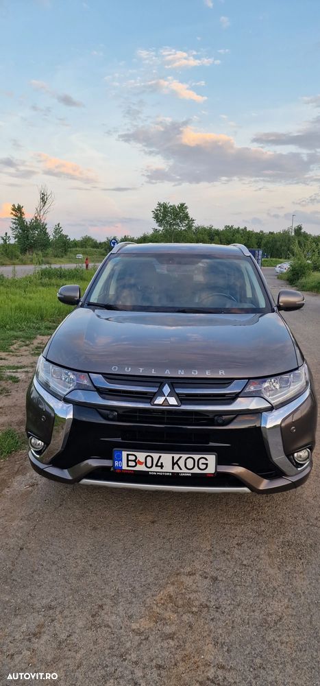 Mitsubishi Outlander 2.0 4WD Plus - 2
