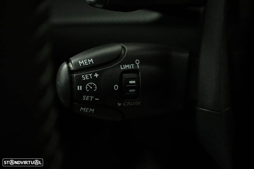 Peugeot 208 1.2 PureTech Allure EAT8 - 16