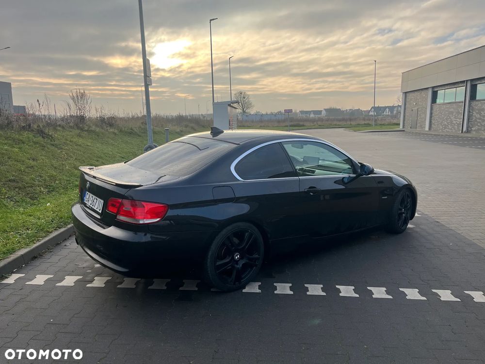 BMW Seria 3 325i - 4