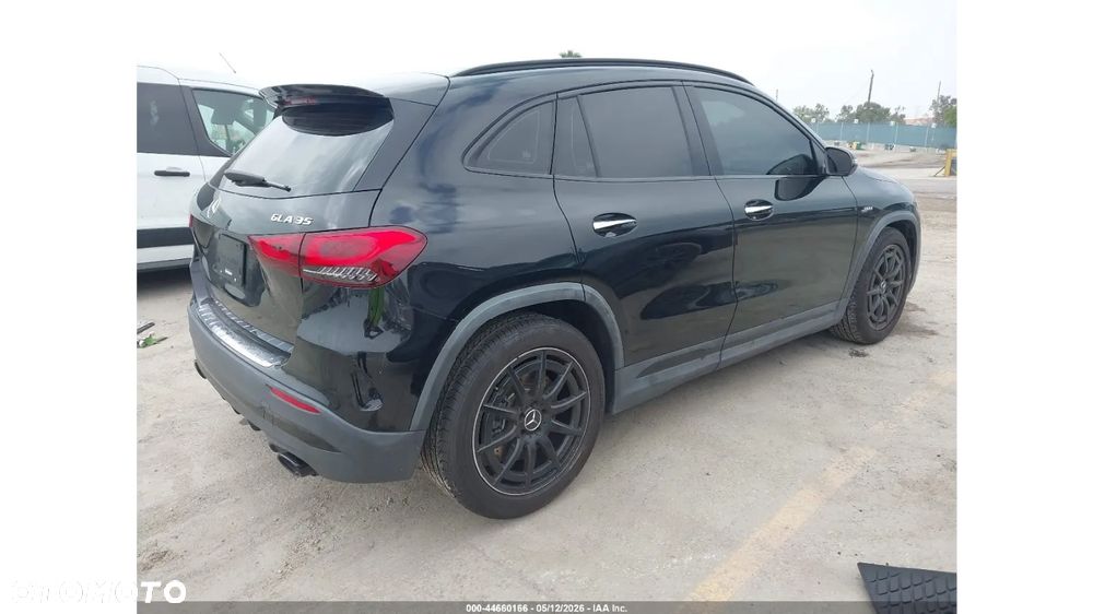 Mercedes-Benz GLA - 8