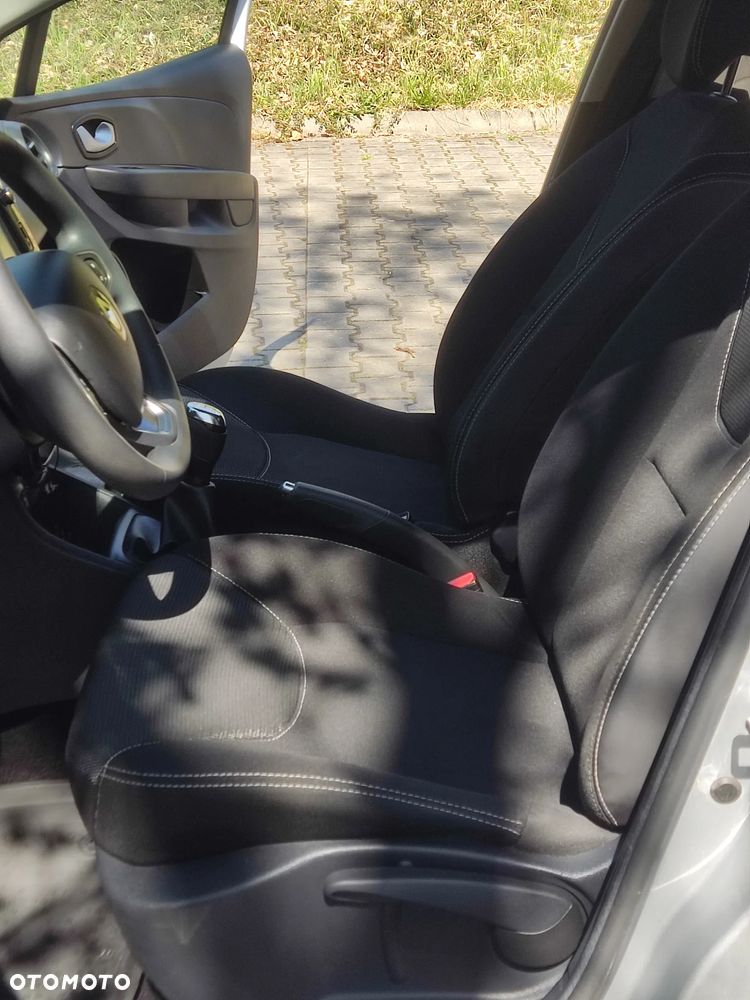 Renault Clio 1.2 16V Confort Privilege - 15