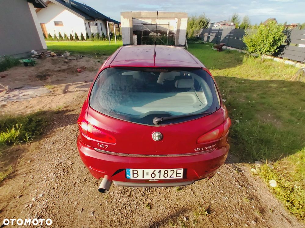 Alfa Romeo 147 1.6 Twin Spark Distinctive - 2