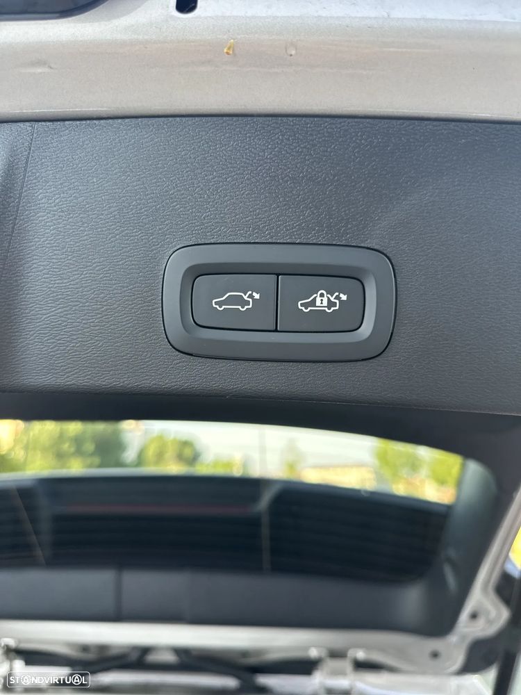 Volvo XC 40 1.5 T2 Plus Dark Auto - 28