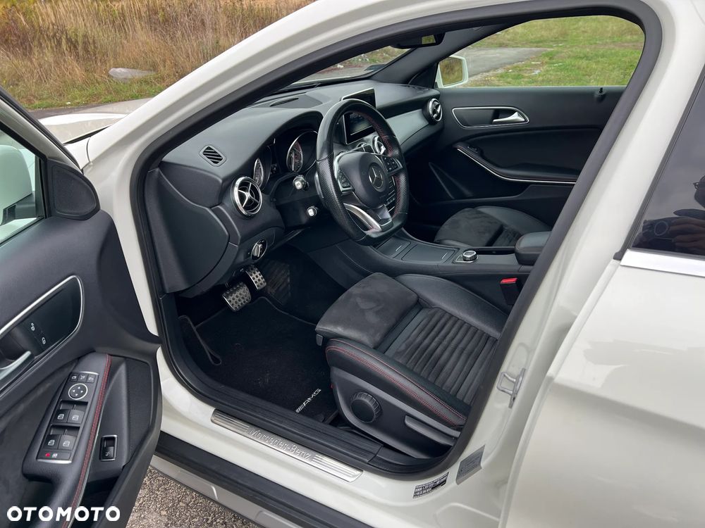 Mercedes-Benz GLA 250 4-Matic AMG Line - 12