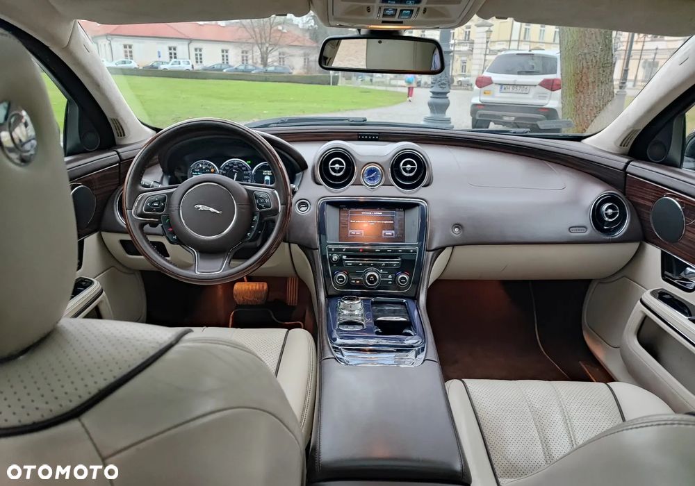 Jaguar XJ 3.0 D V6 LWB Premium Luxury - 8