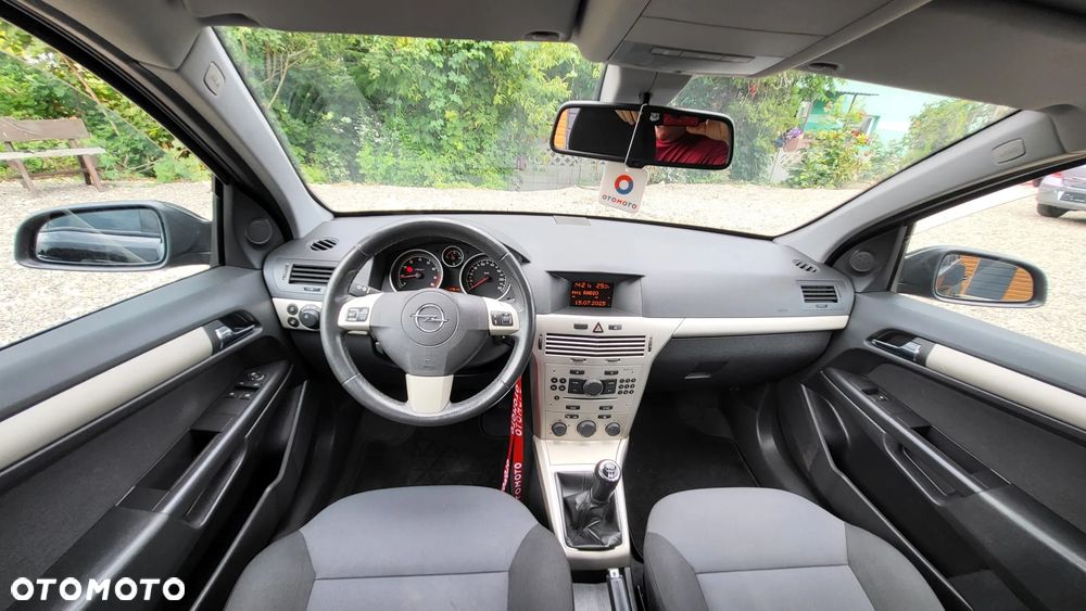 Opel Astra 1.4 Caravan - 23