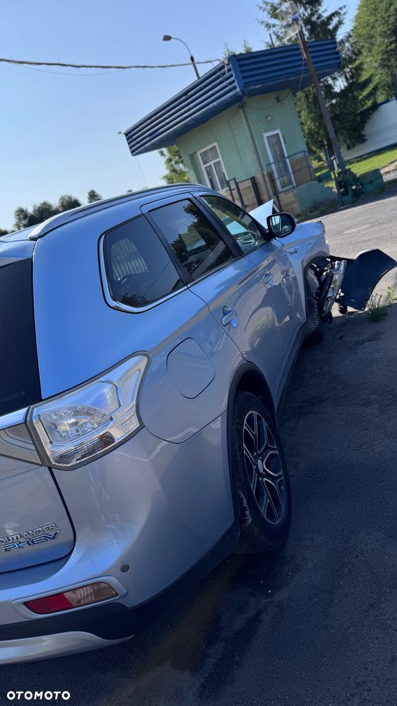 Mitsubishi Outlander 2.0 4WD Plug-In Hybrid Plus - 9