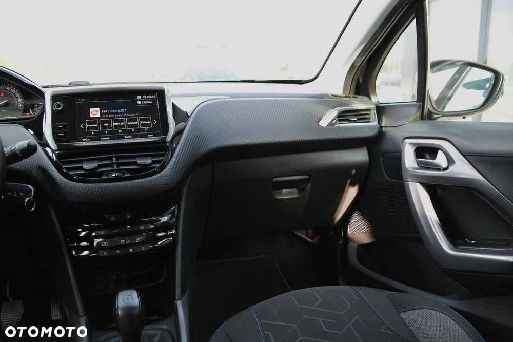 Peugeot 2008 1.2 Pure Tech Style - 18