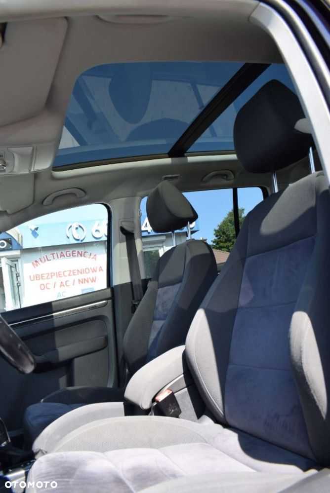 Volkswagen Touran - 16