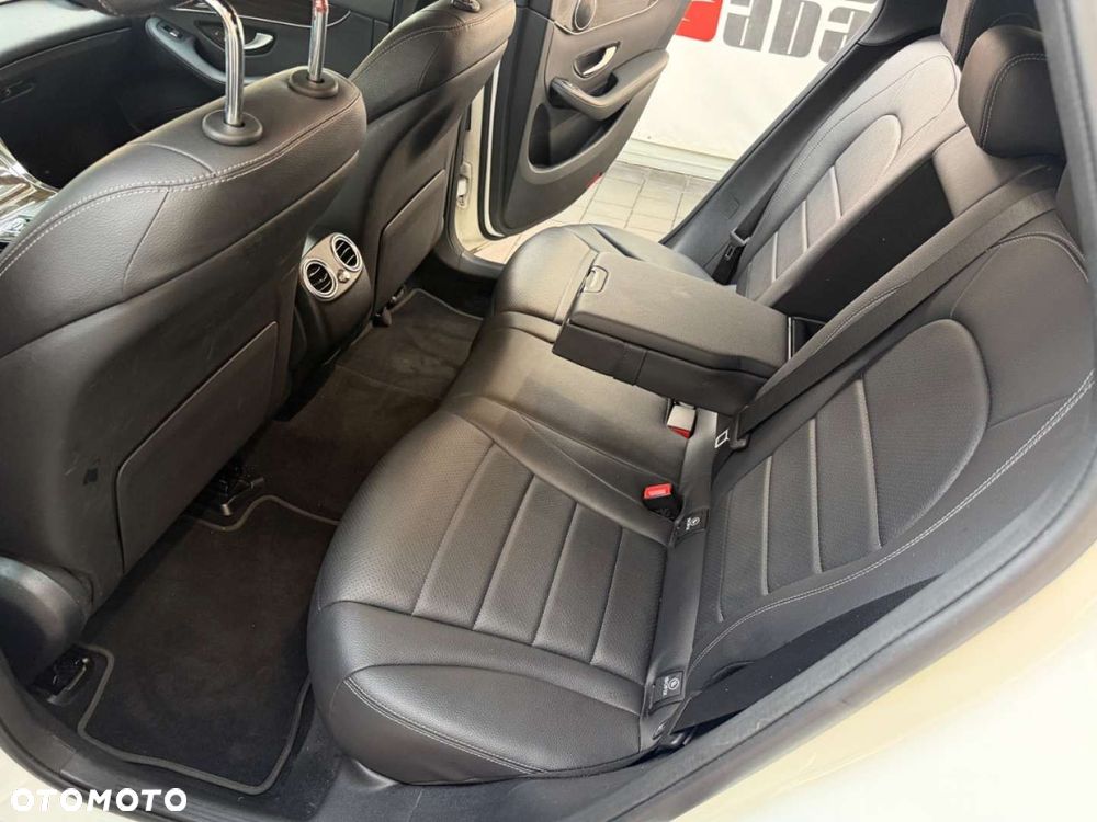 Mercedes-Benz GLC - 32