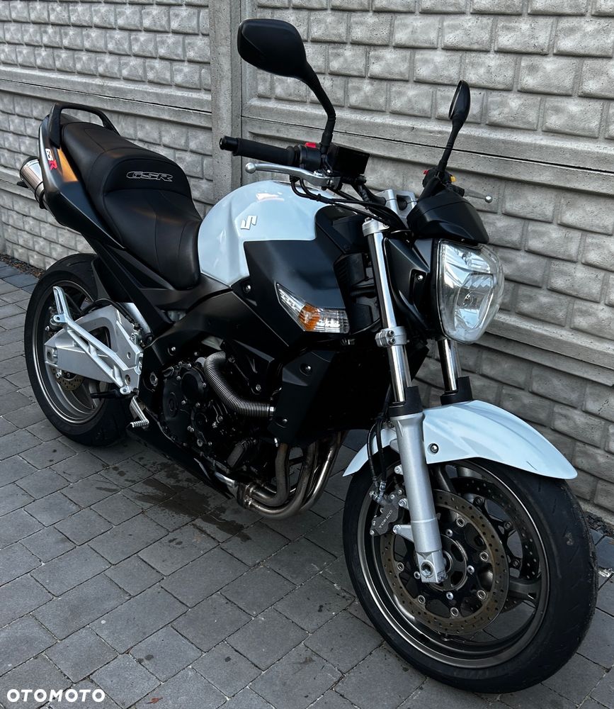 Suzuki GSR - 1