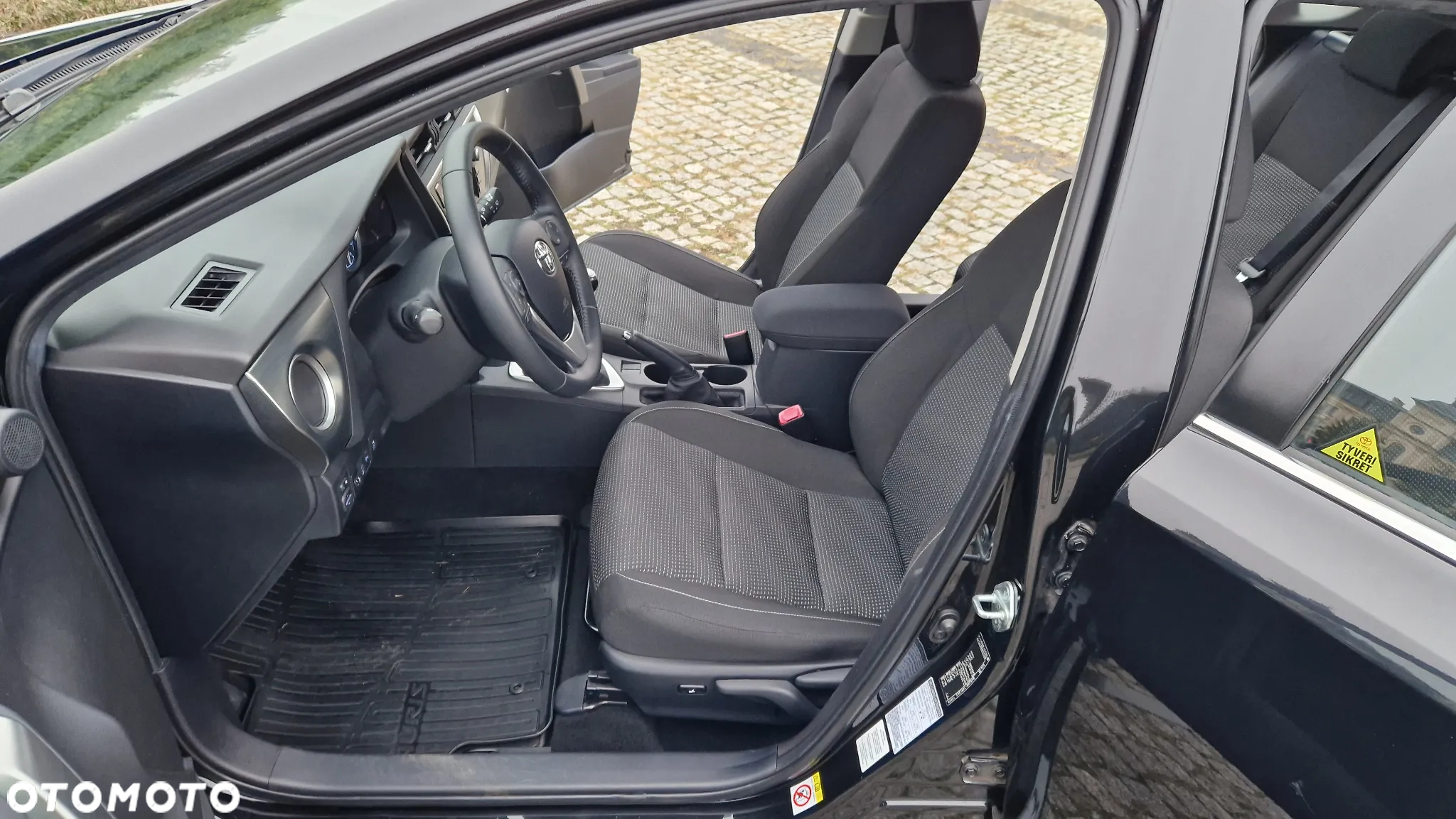 Toyota Auris 1.6 Prestige - 24
