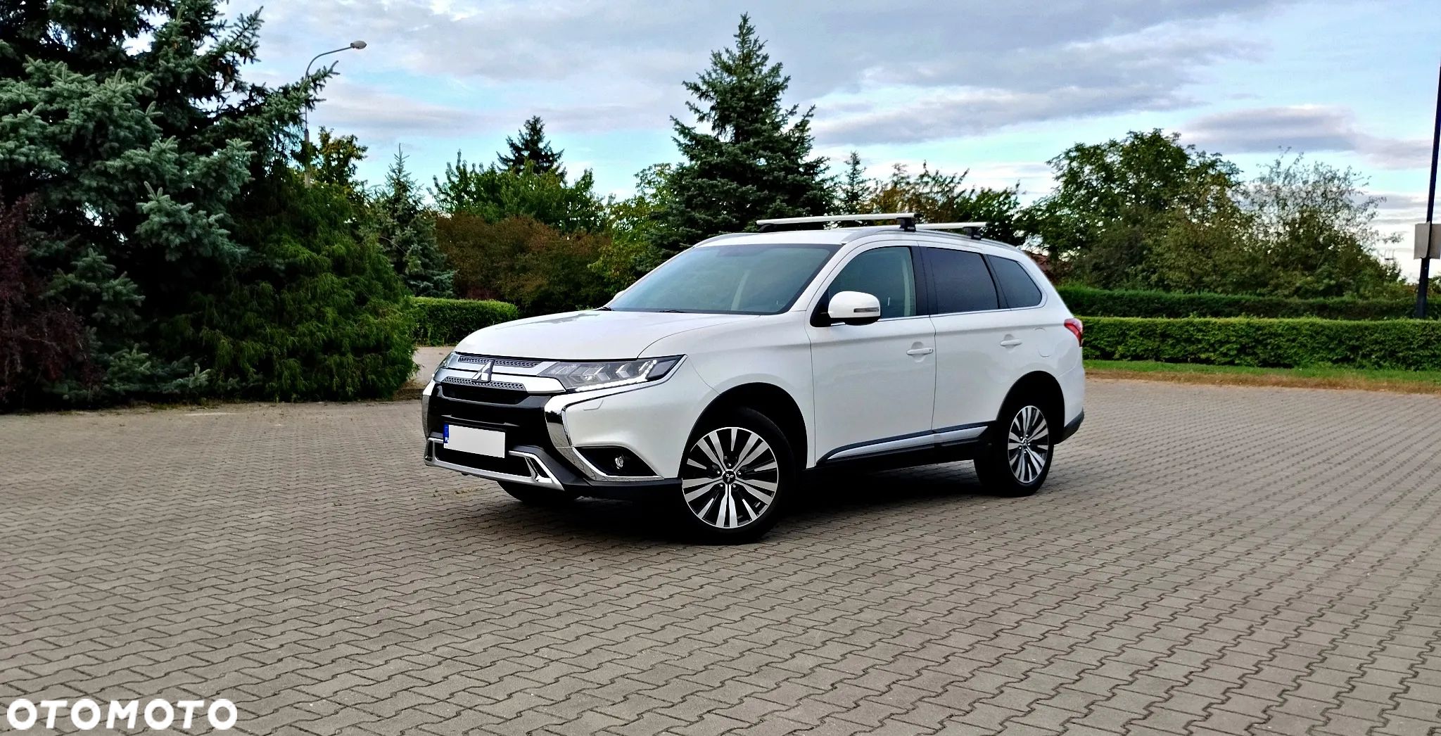 Mitsubishi Outlander 2.0 Intense + Navi 4WD CVT - 1