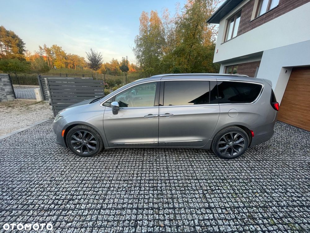 Chrysler Pacifica - 7