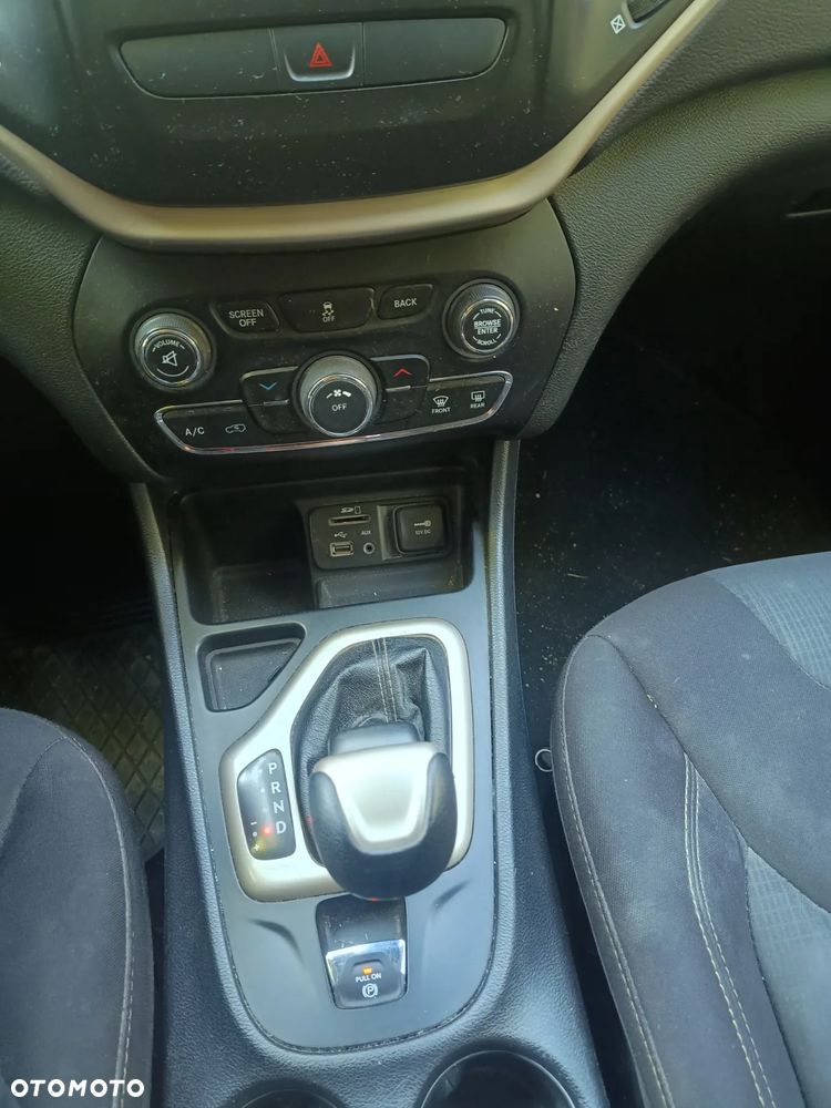 Jeep Cherokee - 10