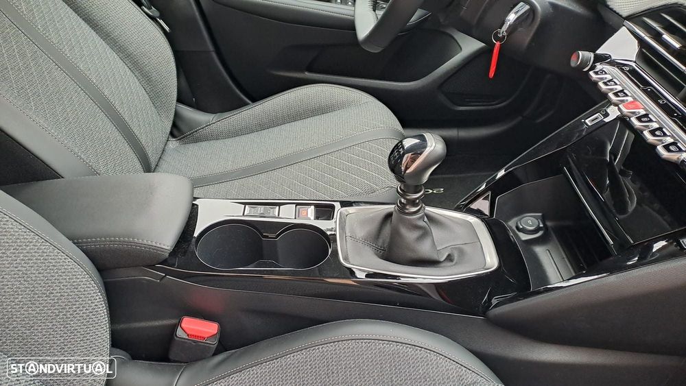 Peugeot 208 1.2 PureTech Allure - 26