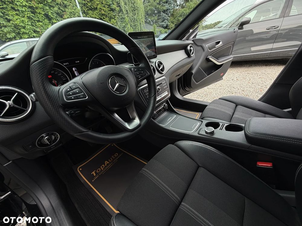 Mercedes-Benz CLA 200 7G-DCT - 19