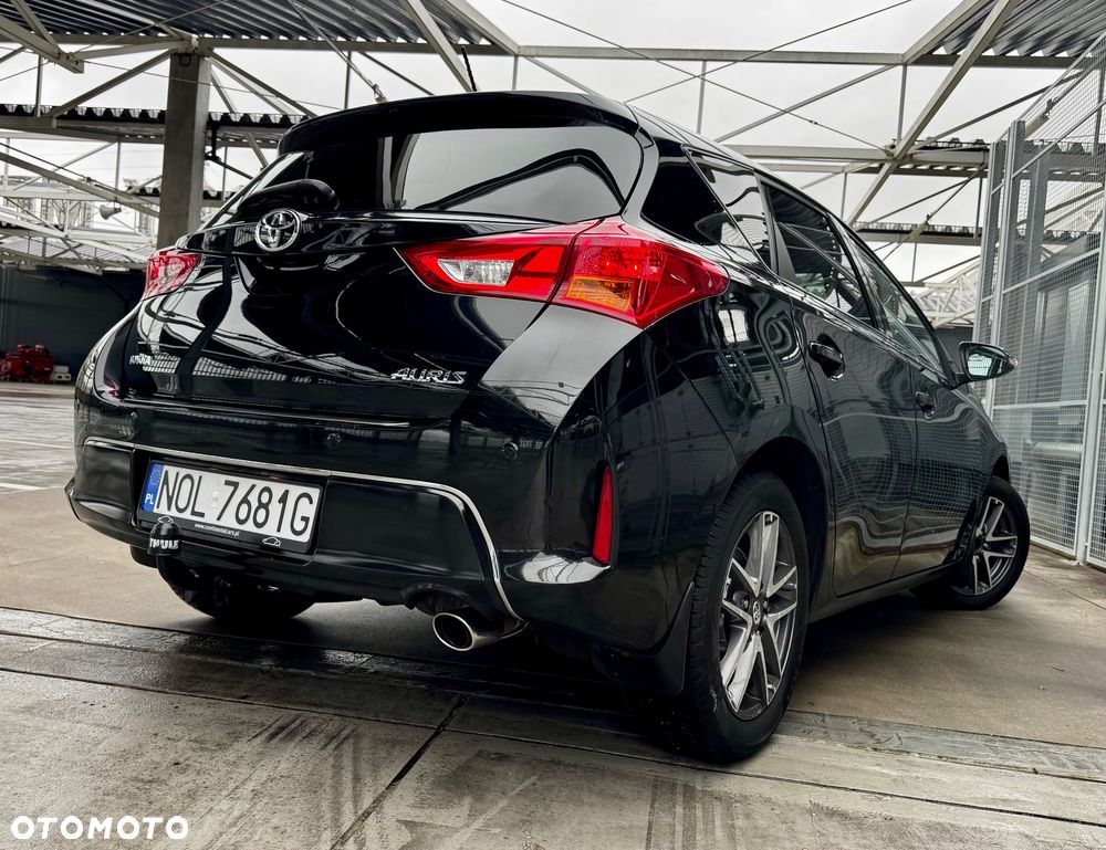 Toyota Auris 2015 photo 2